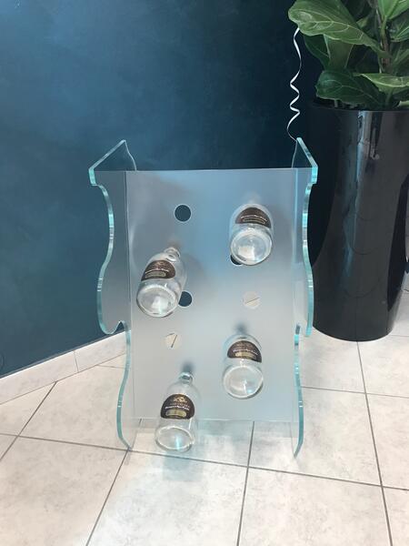 Portabottiglie scultoreo in vetro satinato sagomato