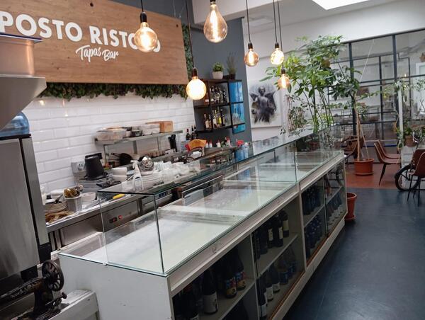 Banco bar in vetro per locale di ristorazione