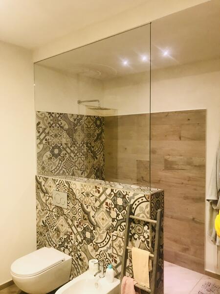 Box doccia walk-in a tutta altezza con pannello fisso