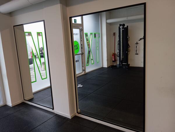 Specchi a tutta parete su misura per sala palestra
